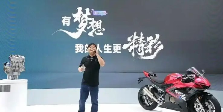 一战封神！荣耀官宣与张雪机车合作