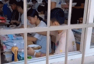 18岁的高中生青涩的爱情-搞笑gif动态图片-izike