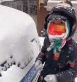 闻闻它是不是甜的gif搞笑图片