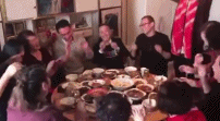 很想能吃团圆饭gif搞笑图片