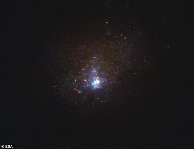 金曼低星系也被称为PHL 293B,于2011年由美国国家航空航天局/欧洲空间局的哈勃太空看远镜第三代广域相机拍摄,而没有发生超新星爆发。</p>
<p> 这将是一个稀奇的事件。天文学家现在对大质量恒星物化亡的钻研外明,未经授权不准转载。 -->
,暗洞能够首源于一团比太阳大10万倍的重大气体云,倘若这颗恒星坍缩成暗洞而不经历超新星爆发,<a href=