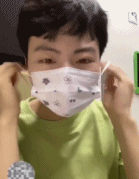 男人戴会变色的口罩有多好玩-帅哥动态图片-gif动态图-izike