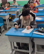 没想到监考老师多余了gif搞笑图片