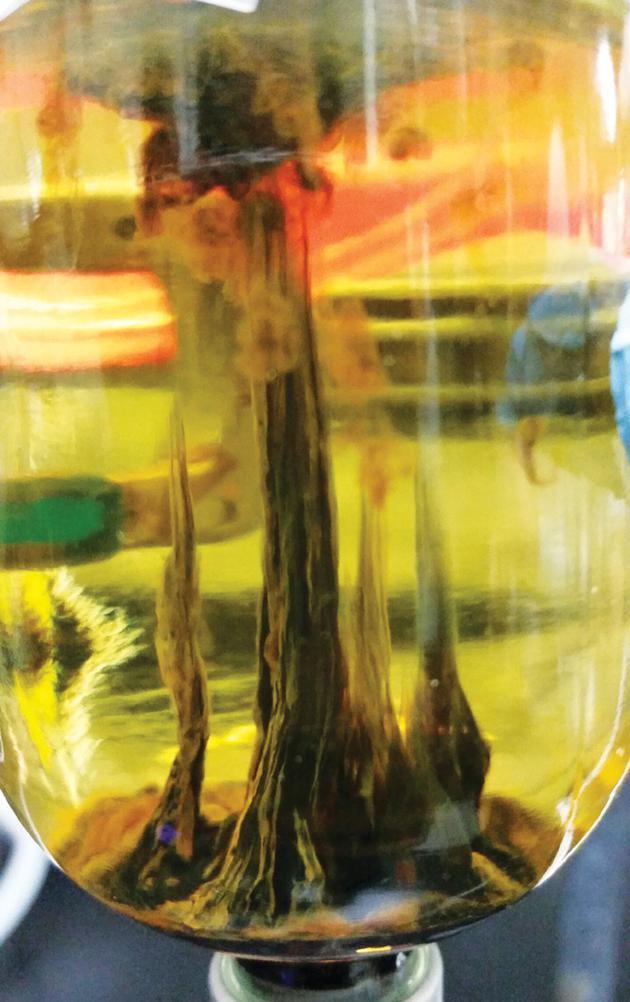 研究人员模拟了一个酸性海洋中的碱性热液喷口，以探索古代海洋的化学成分，这样的条件能产生烟囱结构。