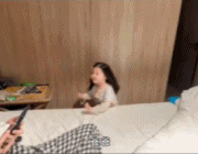 谁能拒绝这样的女儿呢gif搞笑图片