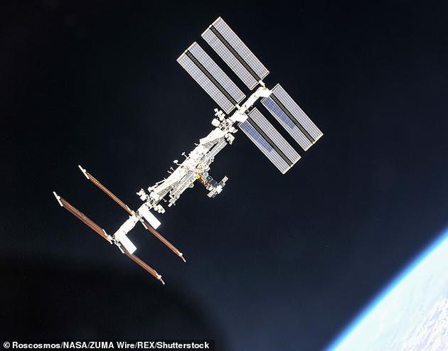 美国宇航局科学家在国际空间站厕所和运动区发现5种不同种类的肠杆菌，之前研究表明，当细菌暴露在太空环境中，它们将适应新环境，并发生突变。他们呼吁需要对这些细菌进行紧急研究。