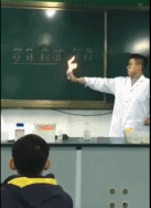 化学老师的杂家表演喷火-搞笑gif动态图片-izike