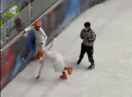 滑冰场趣事gif搞笑图片