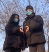 这个手是刚租来的吧gif搞笑图片