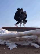 一场双人覆灭gif搞笑图片