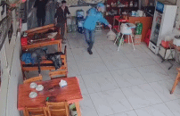 你家地板太干净了gif搞笑图片