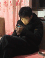 当弟弟被发现谈恋爱后gif搞笑图片