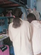 当知道室友有个弟弟gif搞笑图片