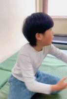 熊孩子在家是如何锻炼的gif搞笑图片