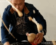 人的暴躁只在一瞬间gif搞笑图片