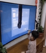 家有一熊孩子gif搞笑图片