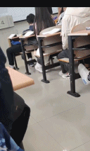 腿短才能拥有的快乐-搞笑gif动态图片-izike
