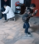 少年好腿功gif搞笑图片