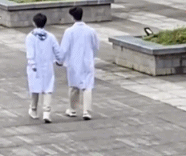 医学院直男之间的小把戏罢了-帅哥动态图片-gif动态图-izike