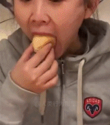 当代人类吃泡芙gif搞笑图片