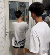 哄对象的小妙招gif搞笑图片