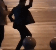 石墩子做了男人的舞伴-帅哥动态图片-gif动态图-izike