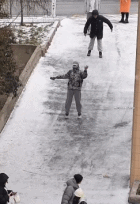 冬日快乐只需一个滑坡gif搞笑图片