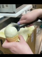 超可爱雪球冰淇淋gif搞笑图片