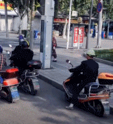 即使老了也是时尚标杆的奶奶-搞笑gif动态图片-izike