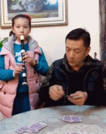 有伴奏的打牌gif搞笑图片