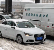 来一个原地打滑gif搞笑图片