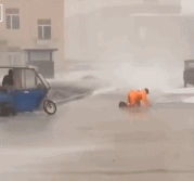 我只能选择爬gif搞笑图片