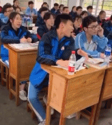 课堂上的迷惑行为gif搞笑图片