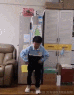 边哭边跳舞可以多委屈gif搞笑图片