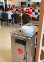 这就是别人家的食堂吗gif搞笑图片