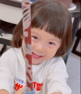 被这个笑容征服了gif搞笑图片