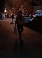 提着一只手电筒gif搞笑图片