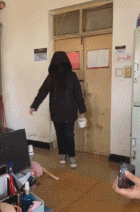 如何轻松脱外套gif搞笑图片