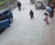 迎接回家的爸爸gif搞笑图片