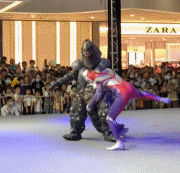 小朋友们表情写满了担忧gif搞笑图片