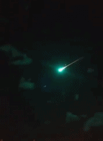 绿色流星划过澳大利亚天空-搞笑gif动态图片-izike