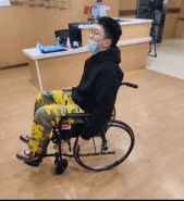 没事不要玩轮椅gif搞笑图片