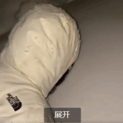 假睫毛点缀灵魂了gif搞笑图片