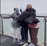 能不能让人好好拍个照了gif搞笑图片