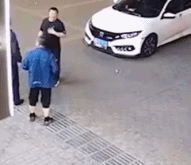 真的猛士的对峙-搞笑gif动态图片-izike