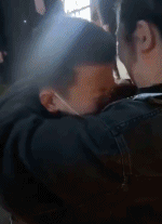 你十八岁了就让你进gif搞笑图片