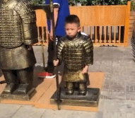 复活了一只兵马俑gif搞笑图片