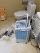洗鞋机脾气很大啊gif搞笑图片