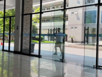 尬舞被发现了gif搞笑图片