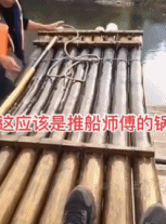 坐竹排第一视角体验落水-搞笑gif动态图片-izike